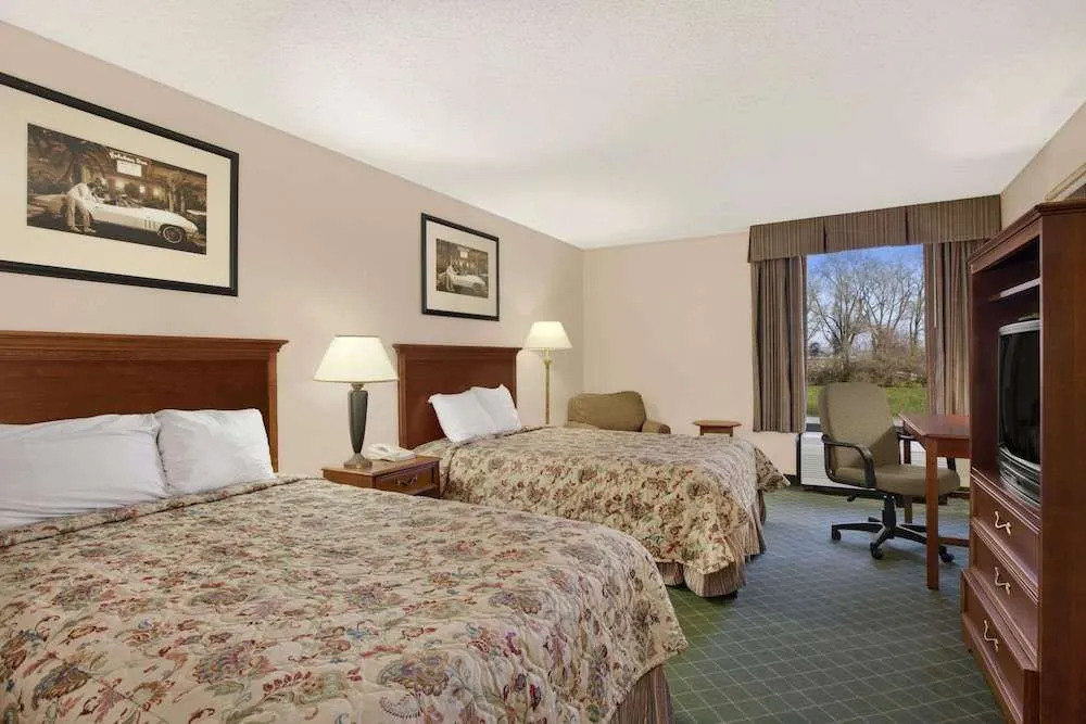 Holiday Inn Hotel And Suites