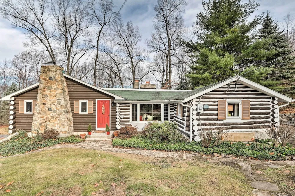 Macungie Cabin w/ Fireplace Near Bear Creek Skiing