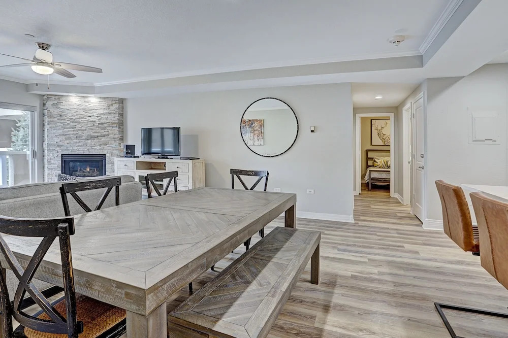 Modern 2br + Den At St James- Sleeps 10! 2 Bedroom Condo