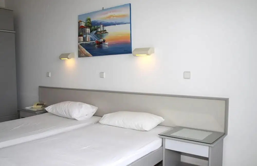 Lagonas Beach Hotel