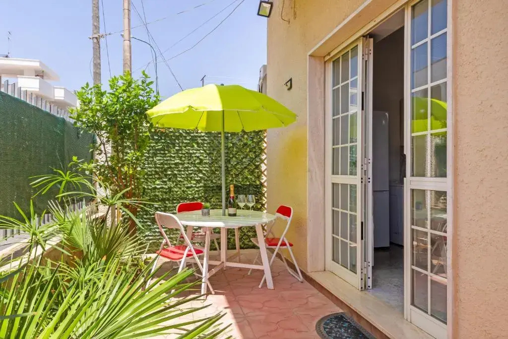 Air-conditioned Studio 300 Meters From the Sea With Wi-fi, Garden and Bike