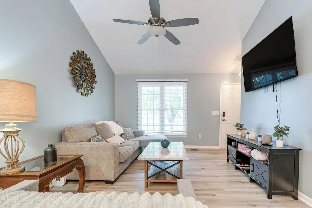 Home w/ Pet-friendly Yard, 1 Mi to Dtwn Raleigh!