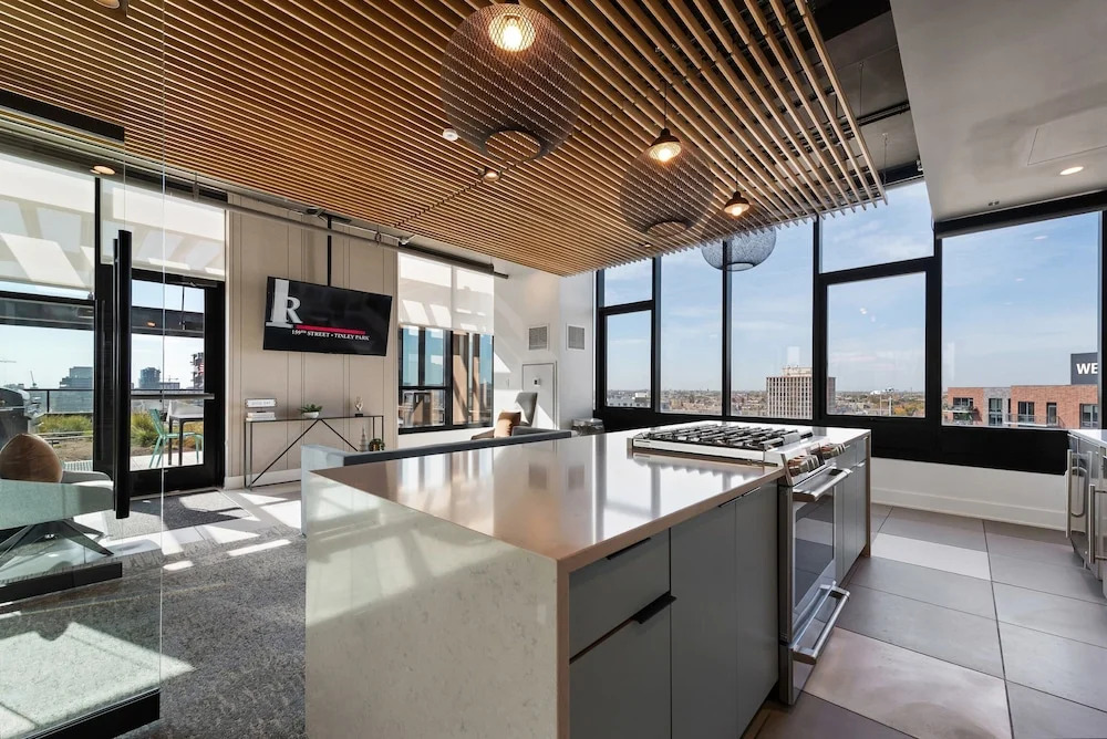 High-end 1BR Fulton Market Panoramic Views