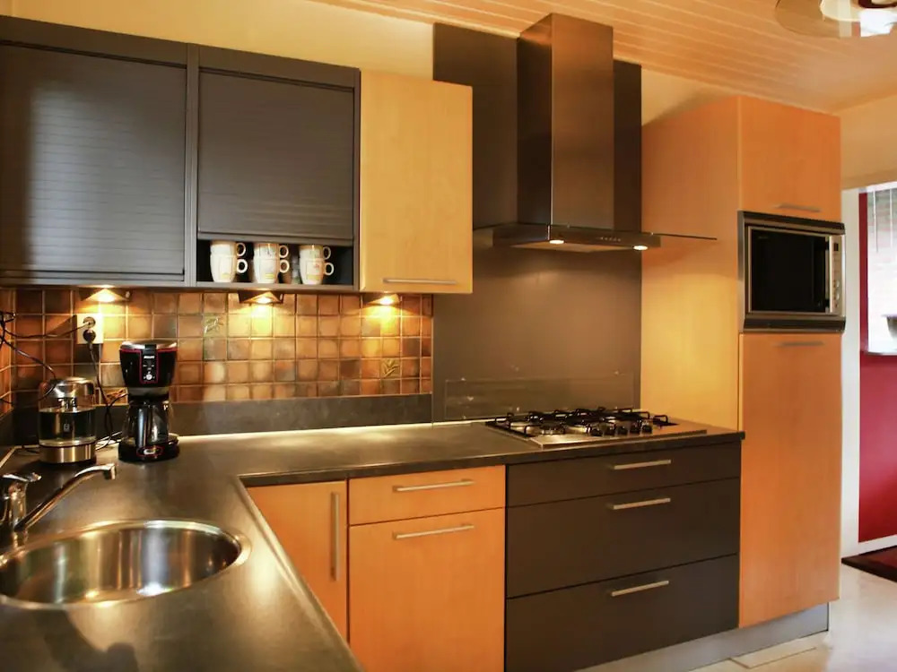 Holiday Home With Roofed Terrace, Barbecue & Garden in Bentelo
