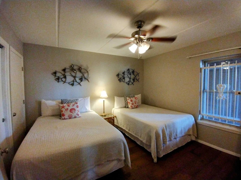 Beachview 206 Minium 2 Bedroom Condo by RedAwning