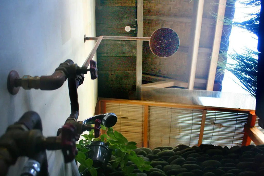 Artist Eco Villa With Wood And Clay