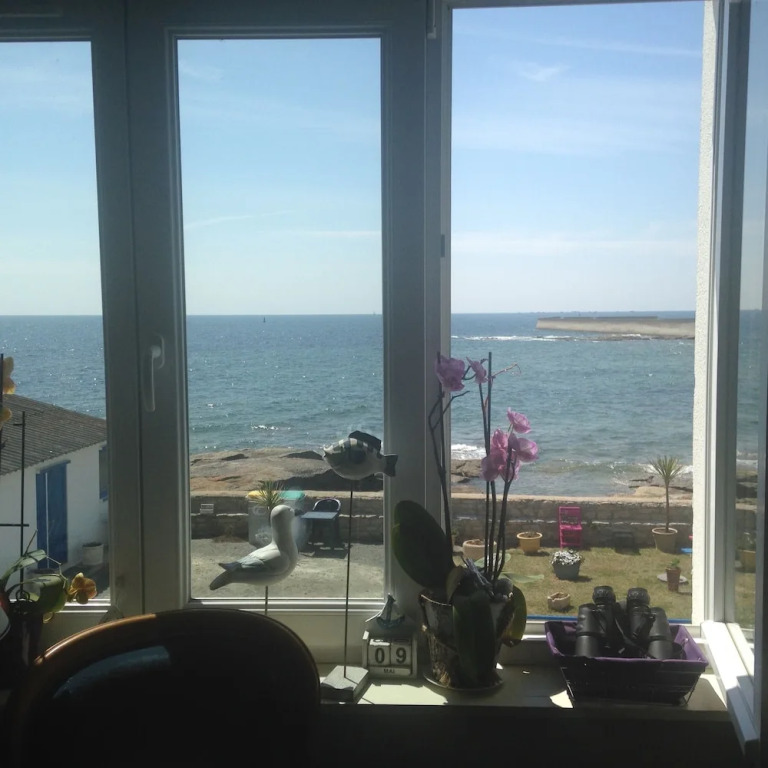 Apartment With 3 Bedrooms in Treffiagat, With Wonderful sea View and W