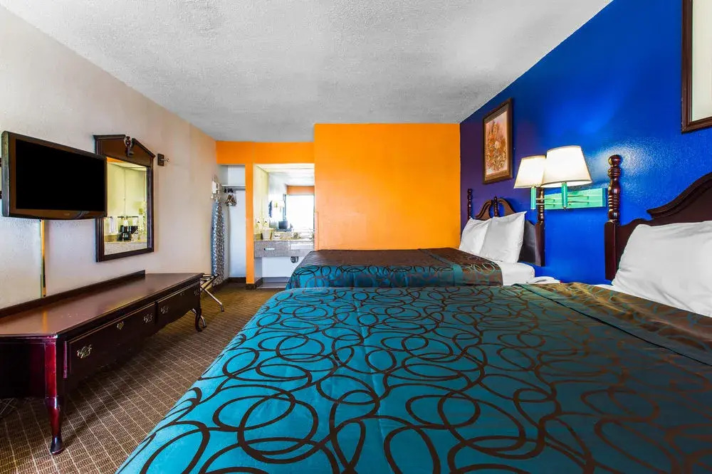 Rodeway Inn & Suites