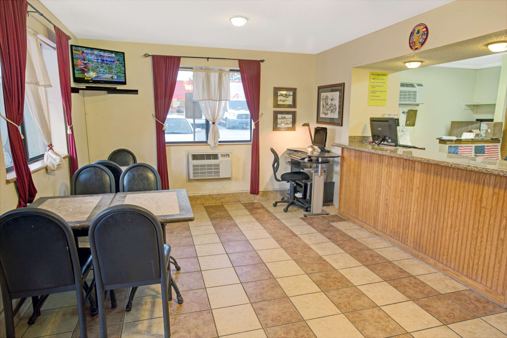 Econo Lodge Spring Lake near Fort Bragg