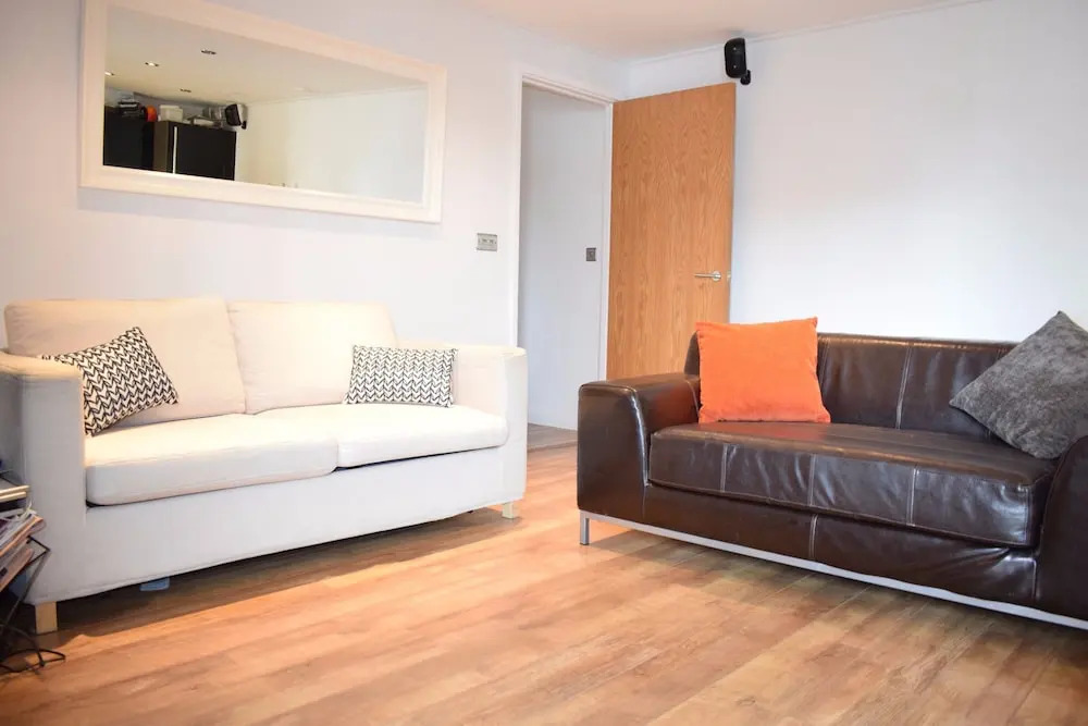 Spacious Apartment in Fantastic Location