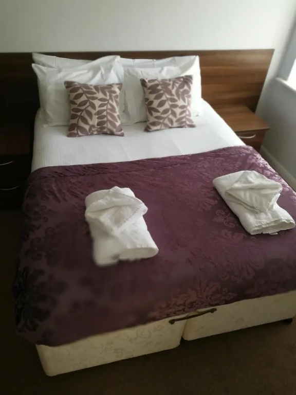 Barley Sheaf, Old Bridge Street EN SUITE ROOMS, ROOM ONLY
