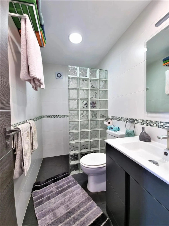 2-Schlafzimmer-Penthouse-Apartment mit frontalem Meerblick