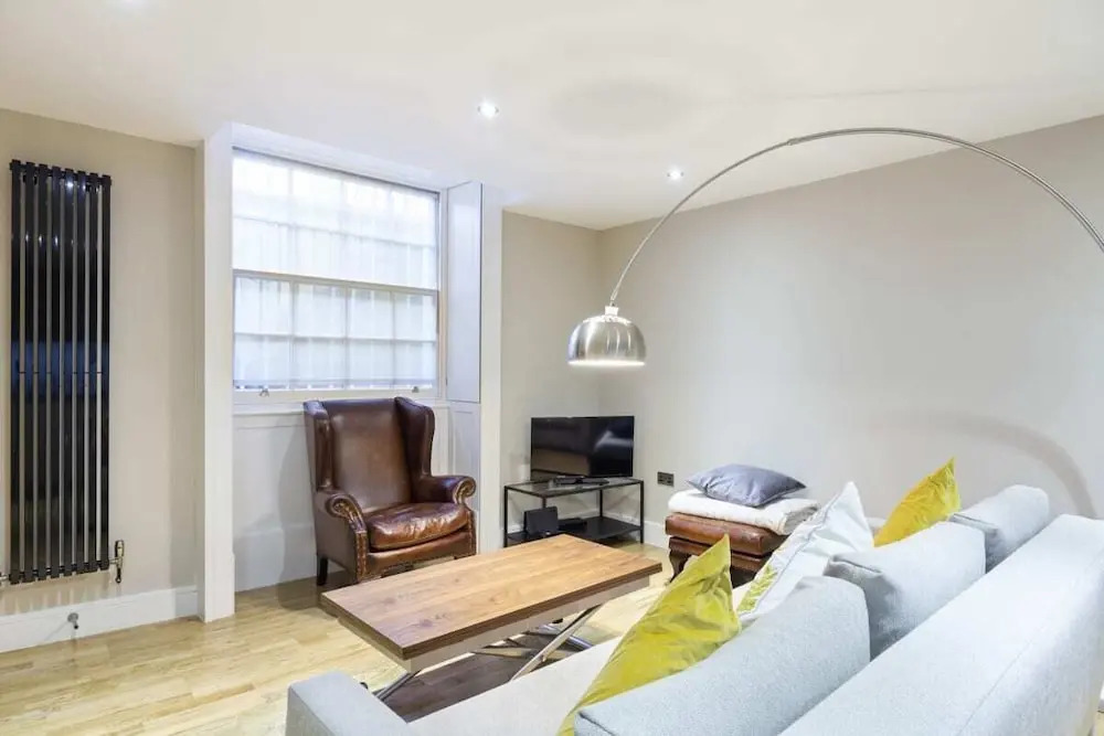 Modern & Cosy Apartment Close To Tube, Sleeps 5