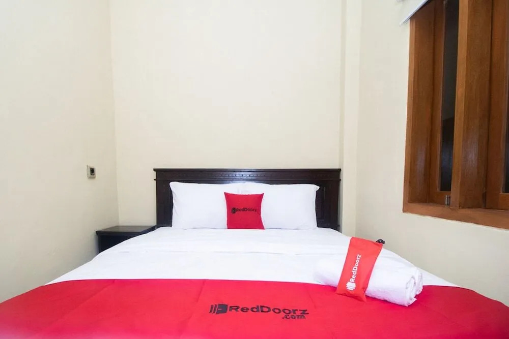 RedDoorz Syariah near Universitas 17 Agustus Banyuwangi