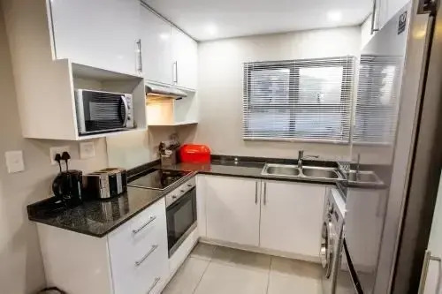 uSHAKA WATERFRONT - SUPERB STUDIO SERENITY
