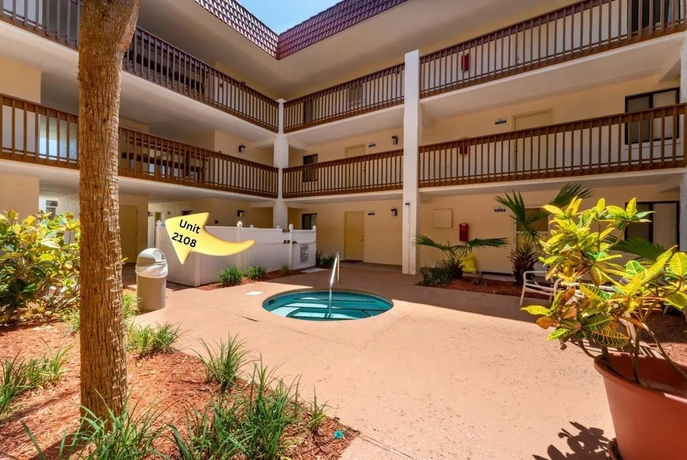 Beachside Retreat-Courtyard Villa-Beachside condo