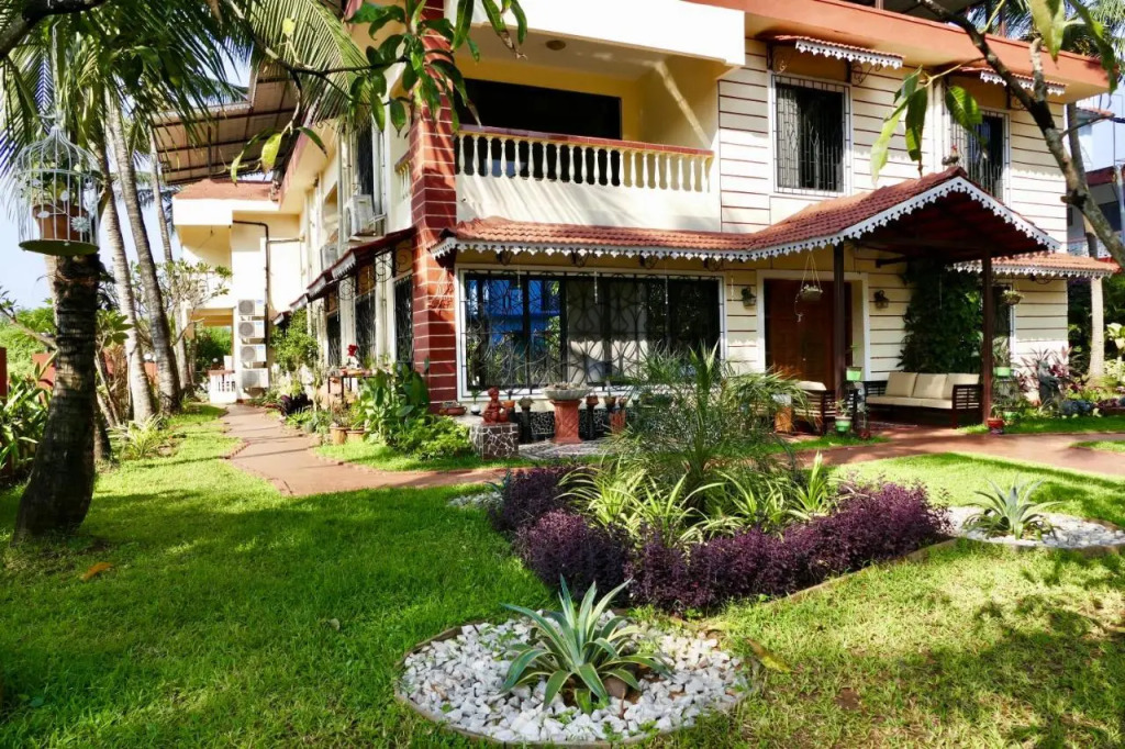 SHANUS SEASIDE INN - A Family-Run Guesthouse just 100 metres from Candolim Beach