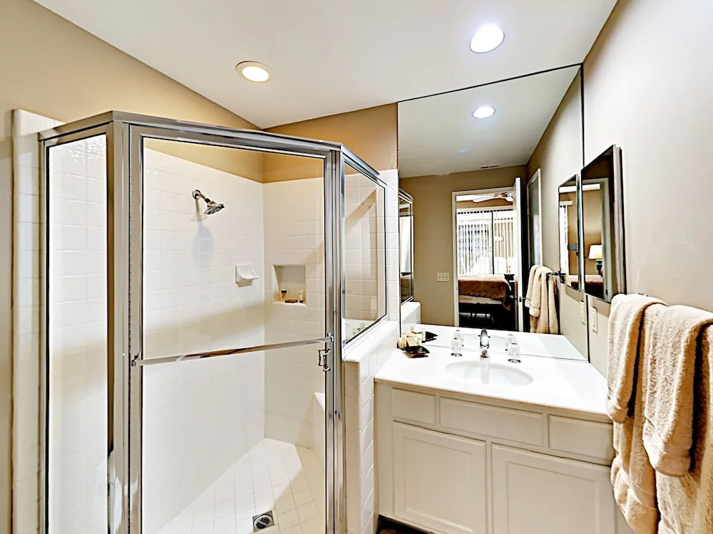 55323 Southern Hills Condo 3 Bedrooms 3.5 Bathrooms Condo