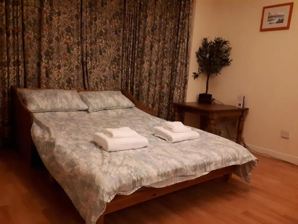 Central & stylish 3 bedroom, 2 bath, free parking