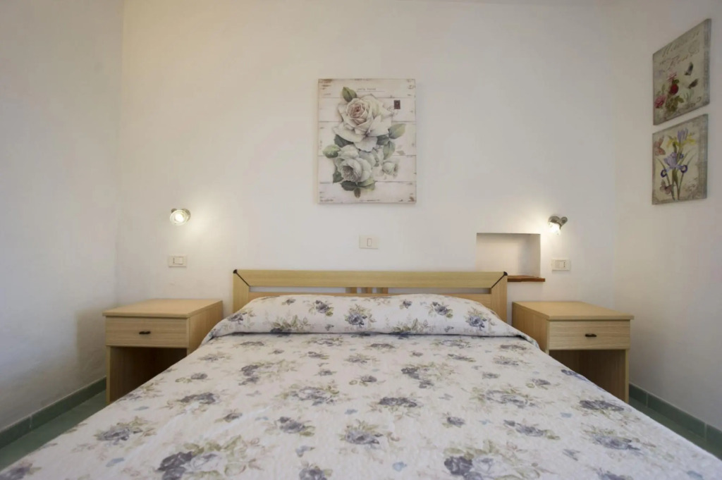 Apartment Two-room Number 2 on the seafront of Morcone-MORCONE BILO N° 1
