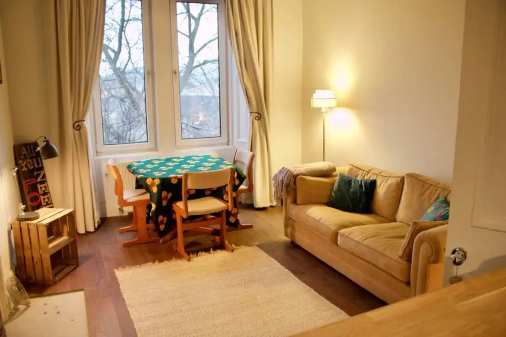 1 Bedroom Flat Overlooking Water of Leith Sleeps 2