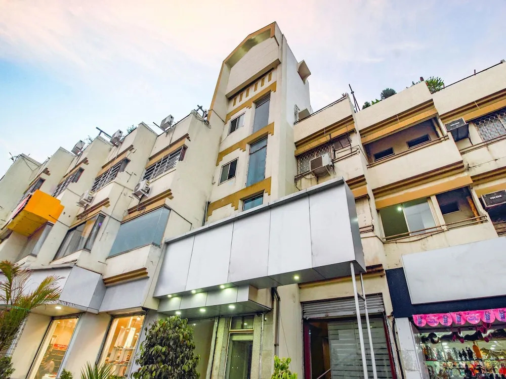 OYO 13647 Hotel Kohinoor Plaza