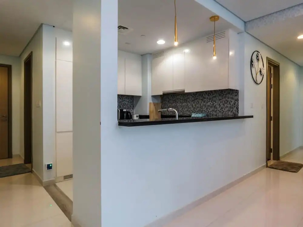 Apartment on High Floor with Burj Khalifa View and Infinity Pool
