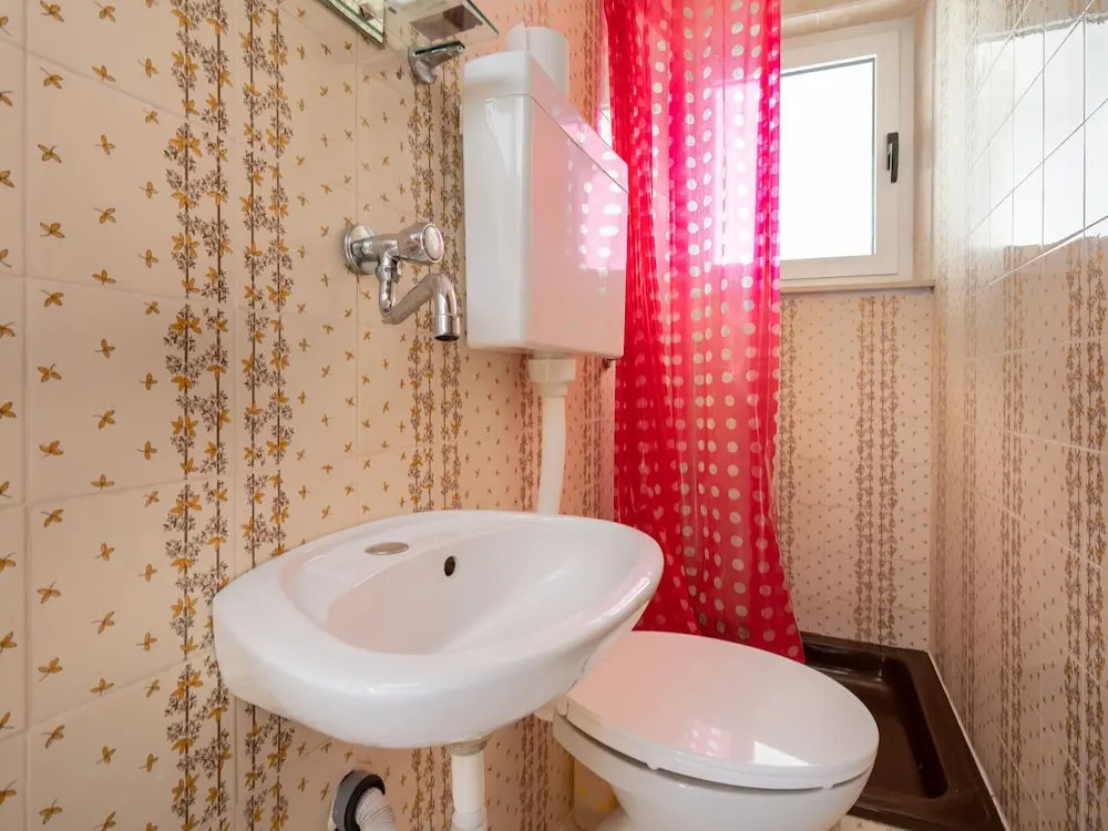 Simplistic Apartment in Okrug Gornji near Sea
