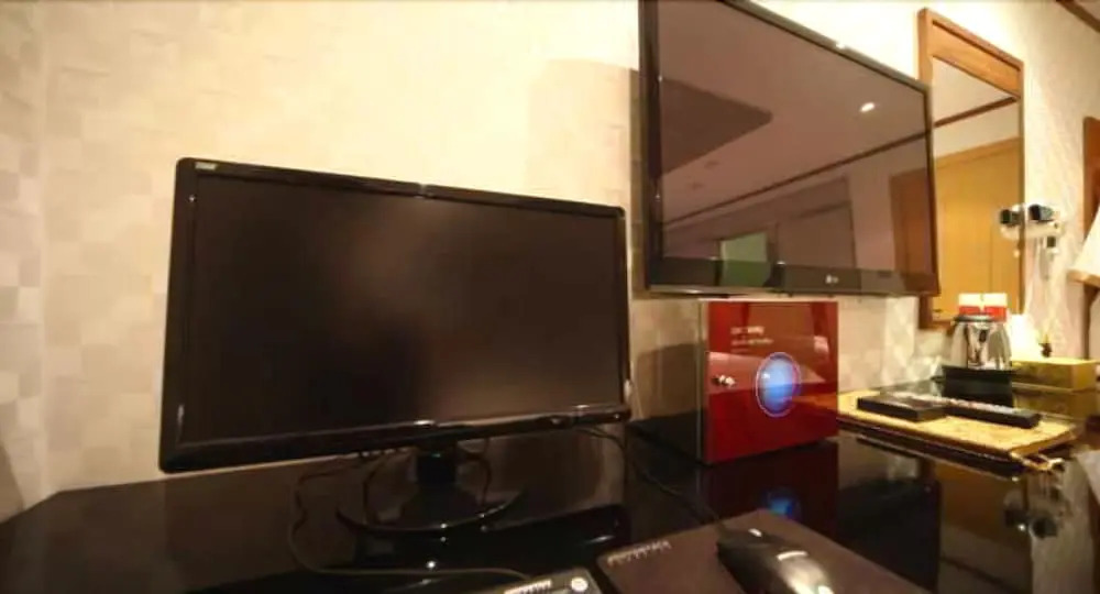Two Be In Tourist Hotel