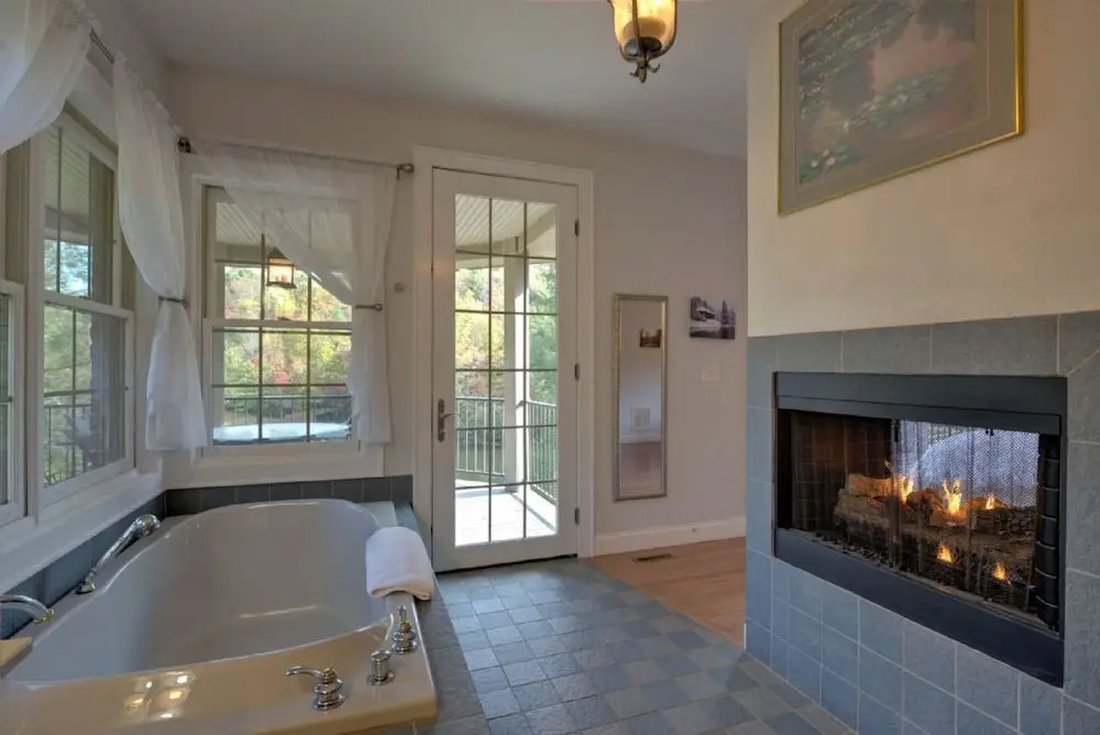 Lake Serenity - 6 Br Home