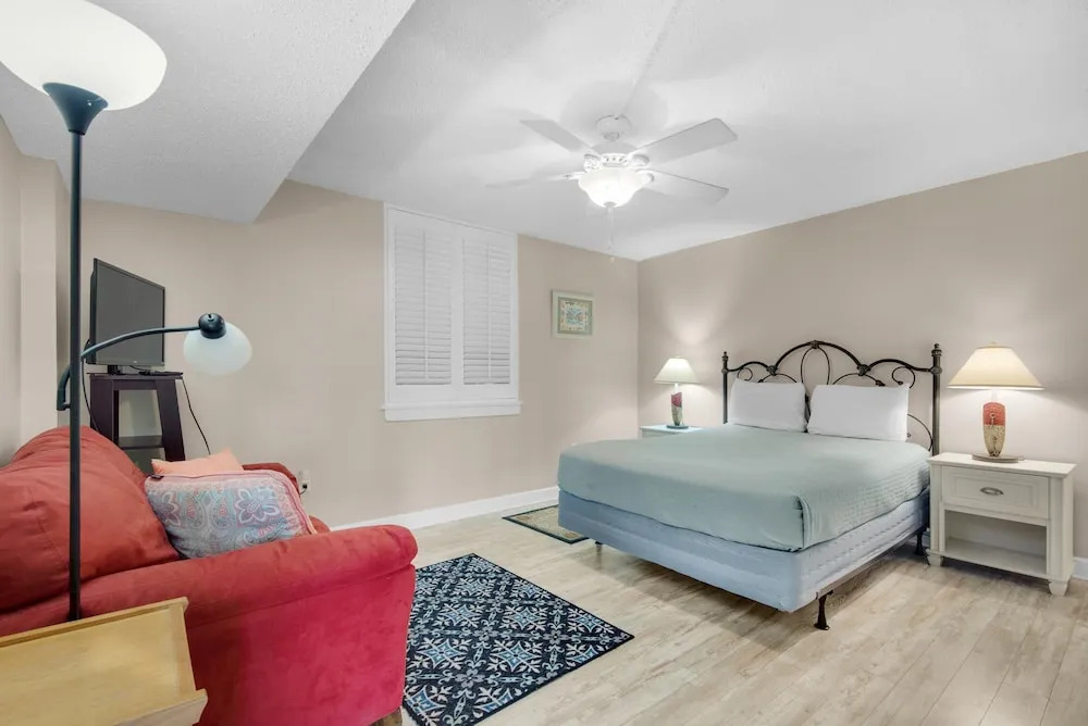 Dolphin Point #406c