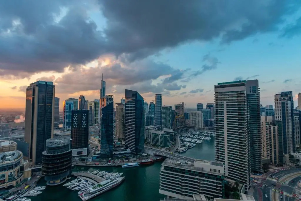 Quintessential Quarters - Breathtaking 29th Floor Views