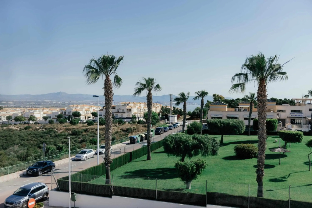 Stunning 2 bedroom apartment with Pool View