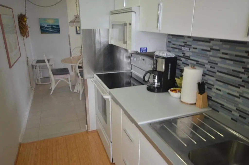 Romantic Waikiki Banyan 2513 with Ocean and Diamond Head Views and Free Parking!