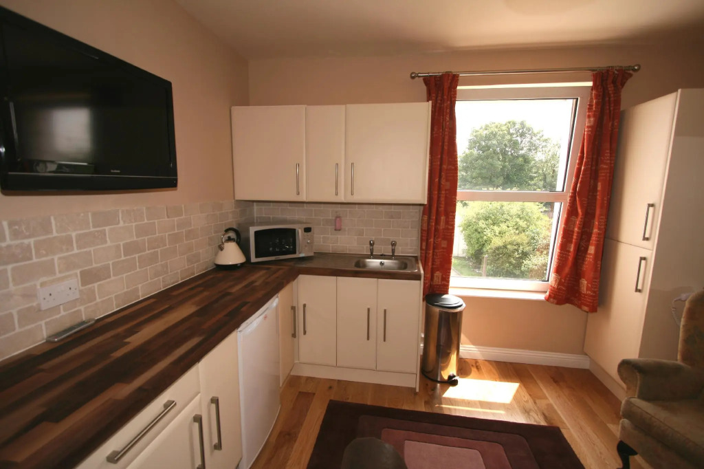 Central Studios Gloucester Road by RoomsBooked