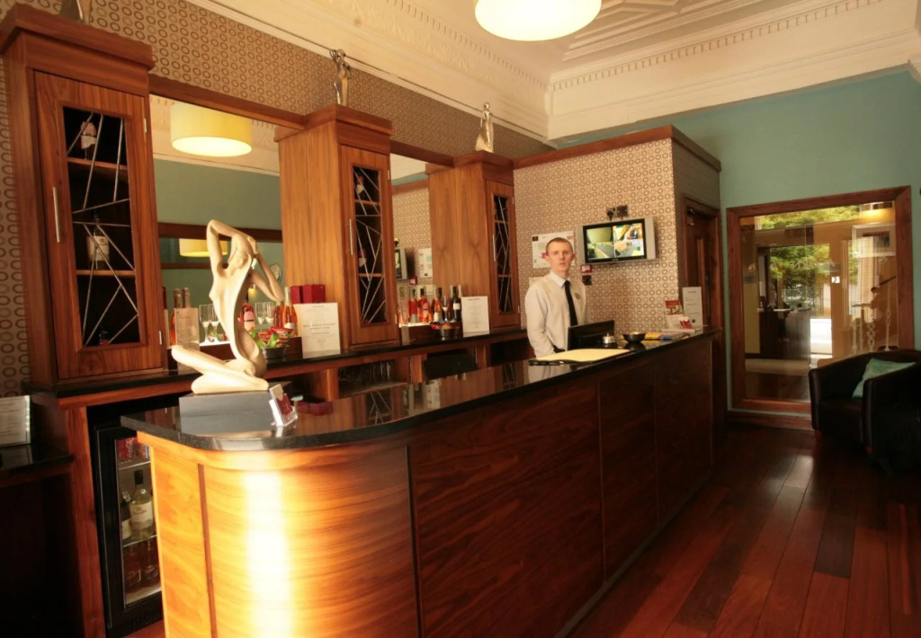 Acorn Hotel
