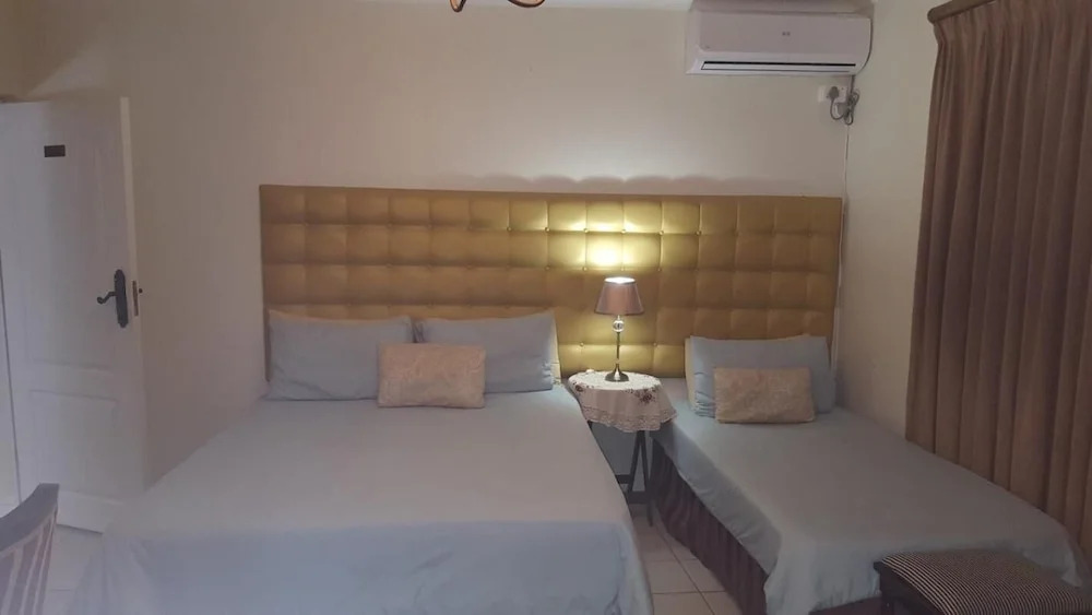 Savoy Lodge - Nice Budget Triple Room 2