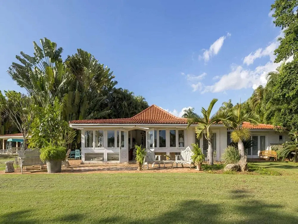 Sunny Vacation Villa 16