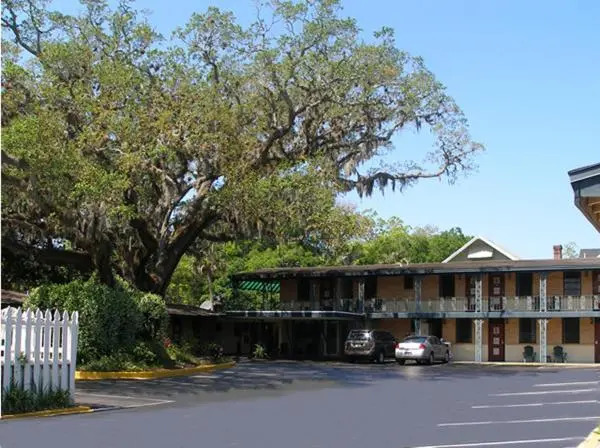 Castillo Inn