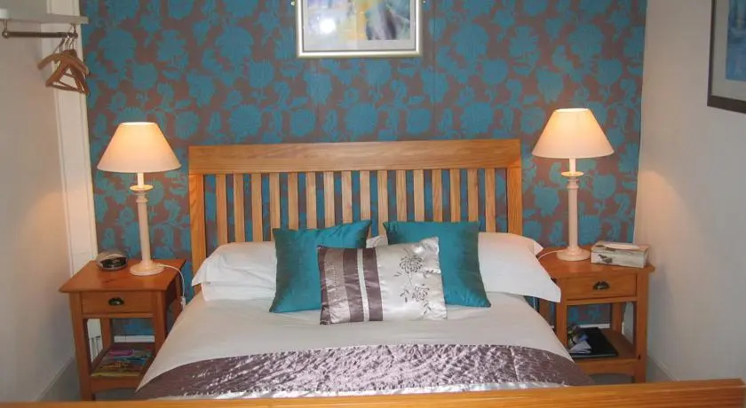 Leona House - B&B