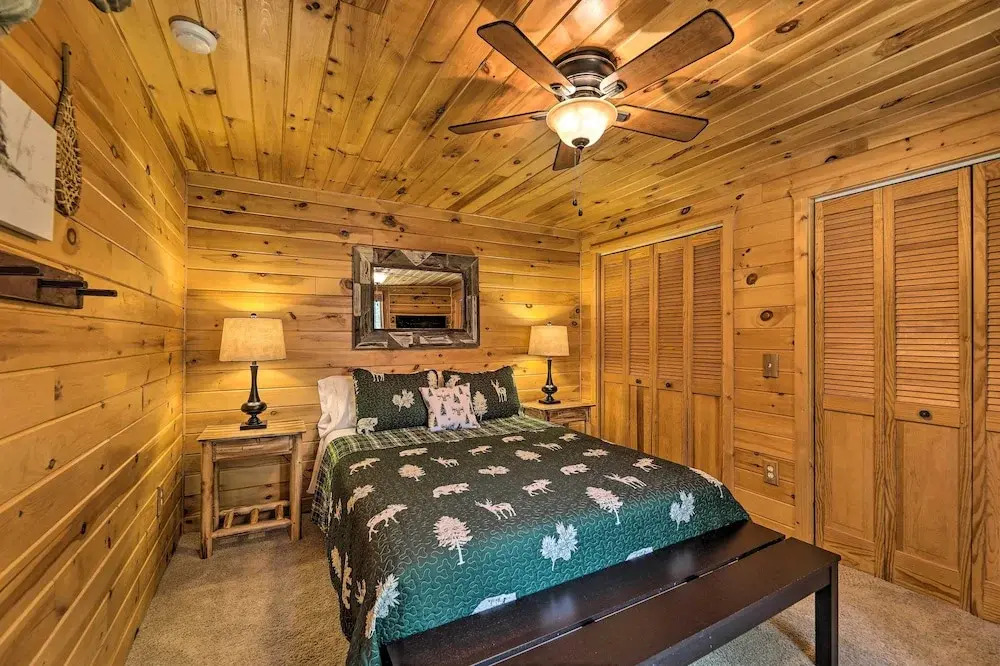 Luxe Riverfront Lodge: Group Wine and Ski Retreats