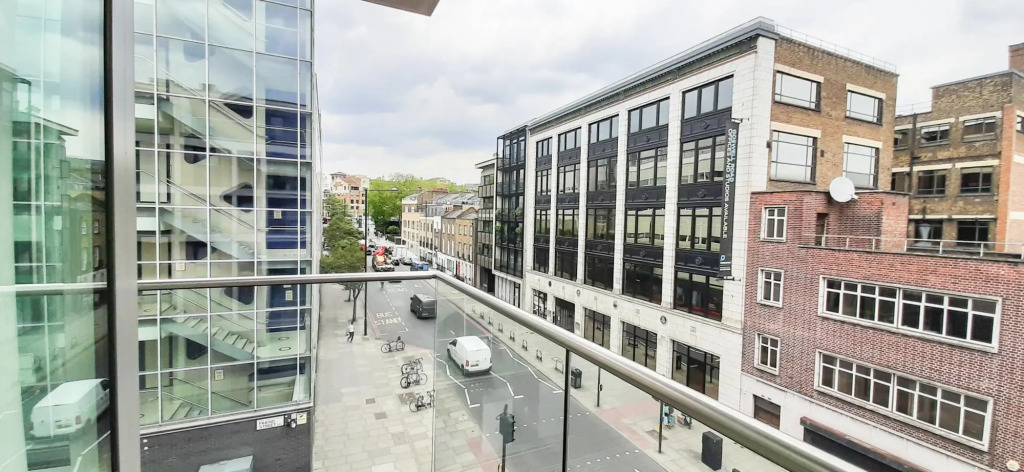 Luxurious Two Bed Two Bath with Balcony in Angel