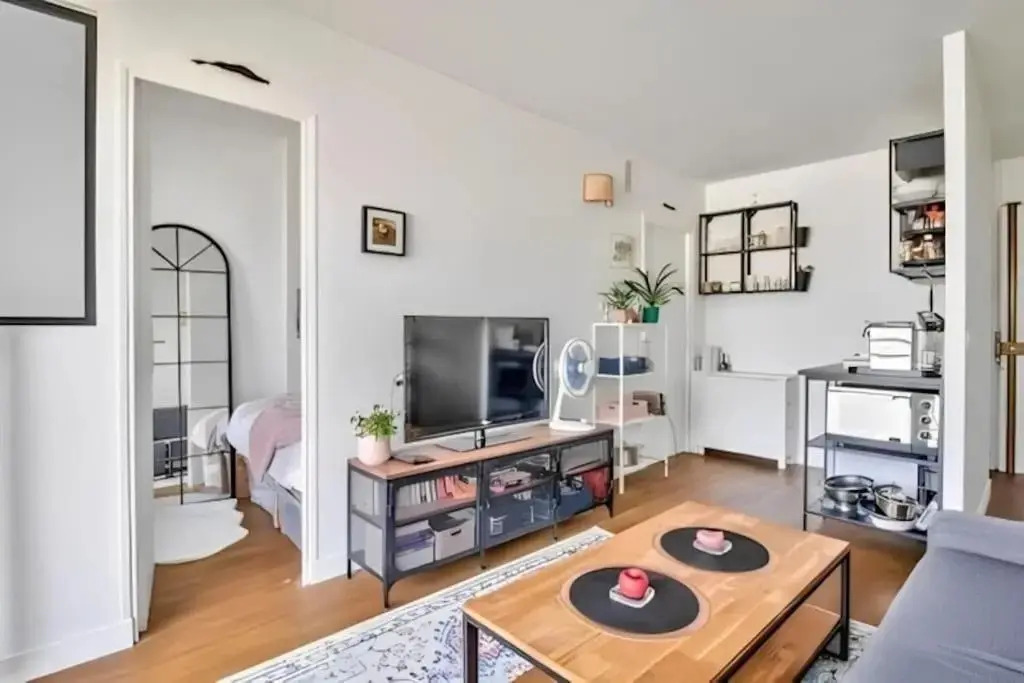 One Bedroom Apartment - Canal Saint Martin (360)