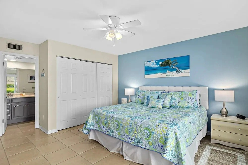 Garden-level Condo With Patio, 2 Pools, Gym, Tennis & Sauna - Steps to the Beach
