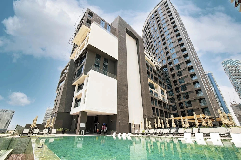 Waves - Premium 1BR Apartment Overlooking Burj Khalifa