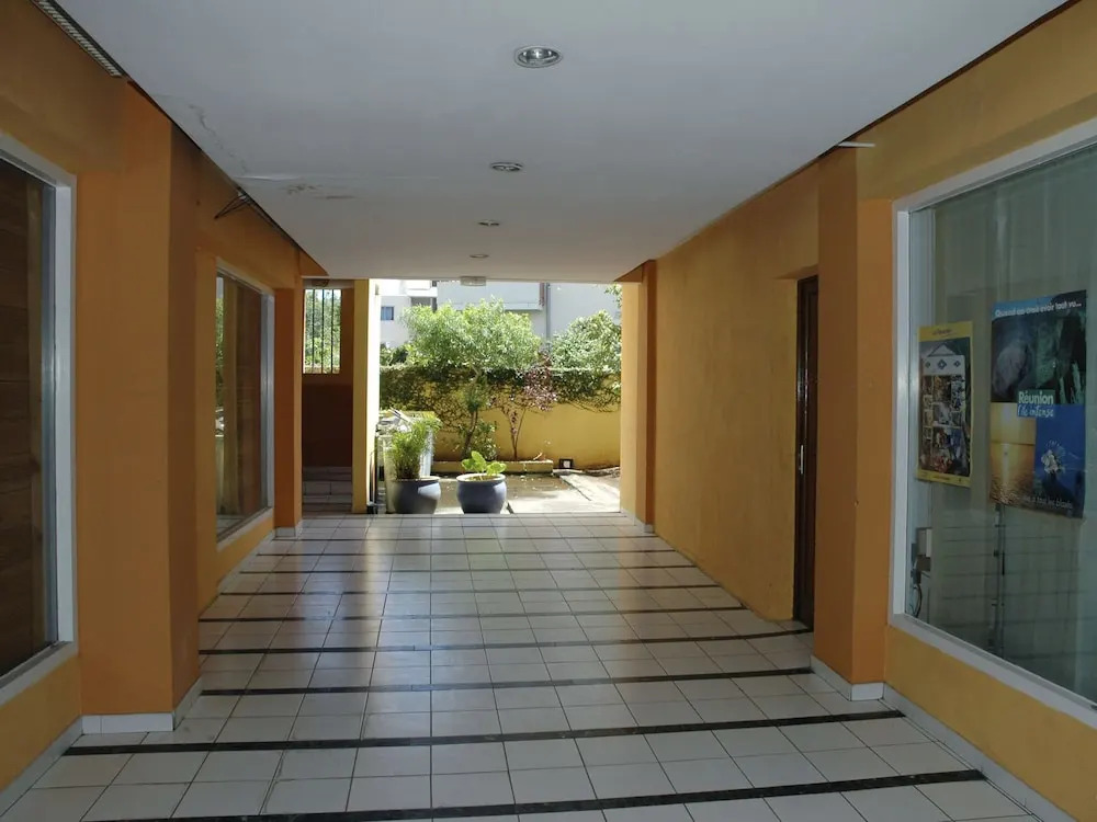 Hotel Les Manguiers Jardin de lEtat Centre Ville Parking Gratuit Canal Sat