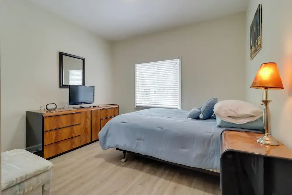 Modern Updates & Great Location! Detroit Duplex