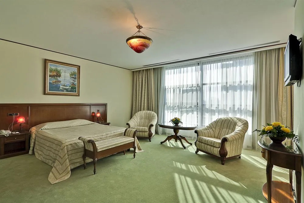 Alexander Hotel