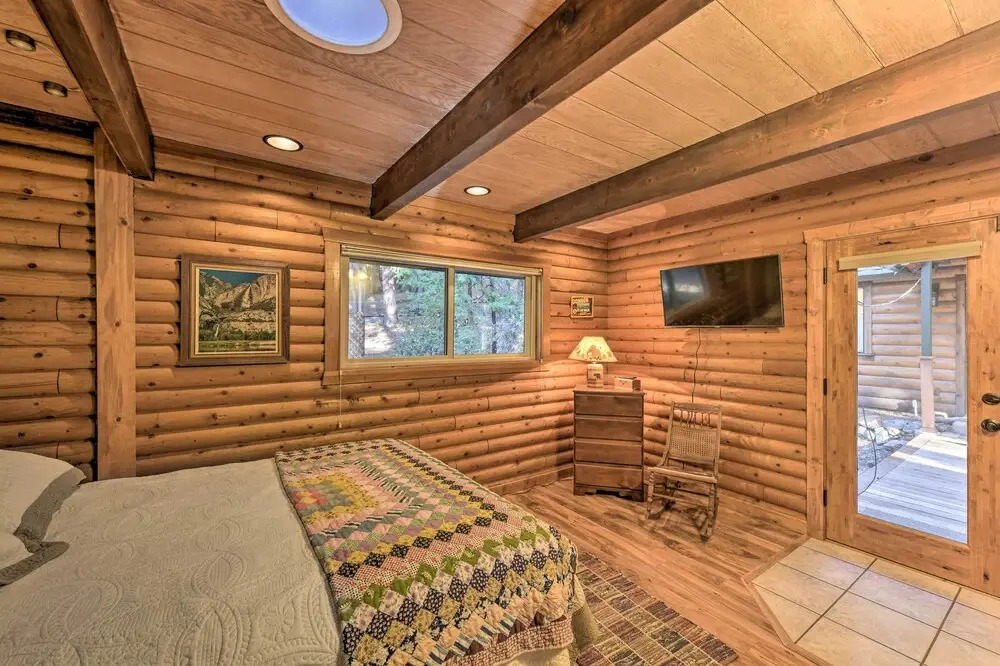 Near Vineyards: Cabin w/ Hot Tub in Pollock Pines!
