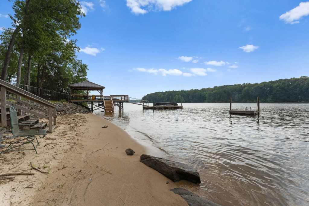 Water Break at the Lake by Avantstay Lakefront Private Dock
